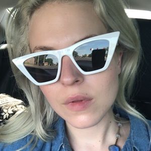 Meet your Posher, Caitlin